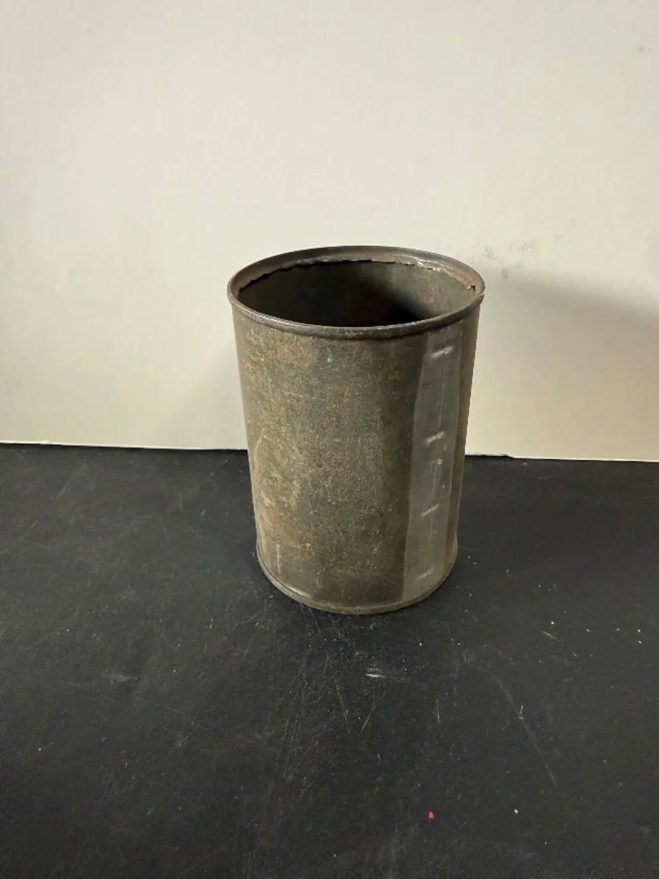 Antiga Lata de Metal Colecionável - Item Rústico de Época - Foto 4