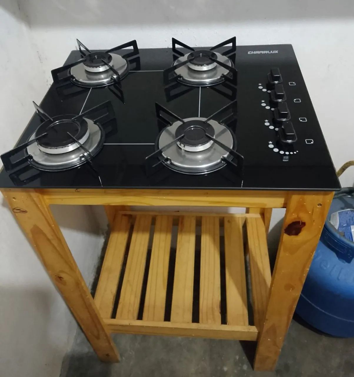 Fogão Cooktop com mesinha.