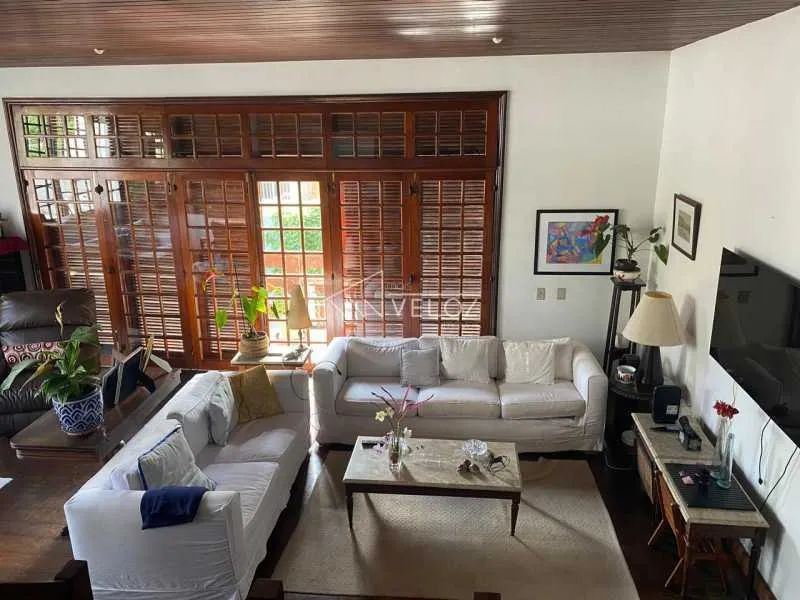 Casa de rua - Triplex / Residencial / Gávea