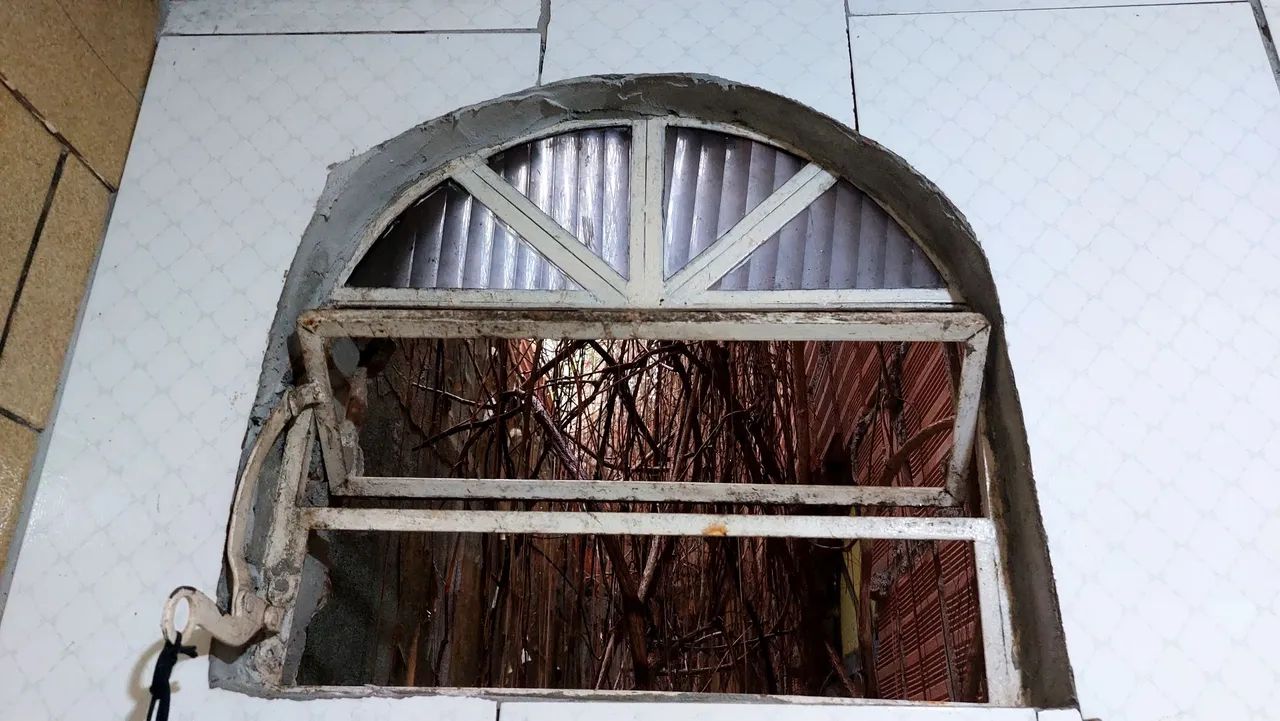Janela com grade e 2 basculantes - Foto 3