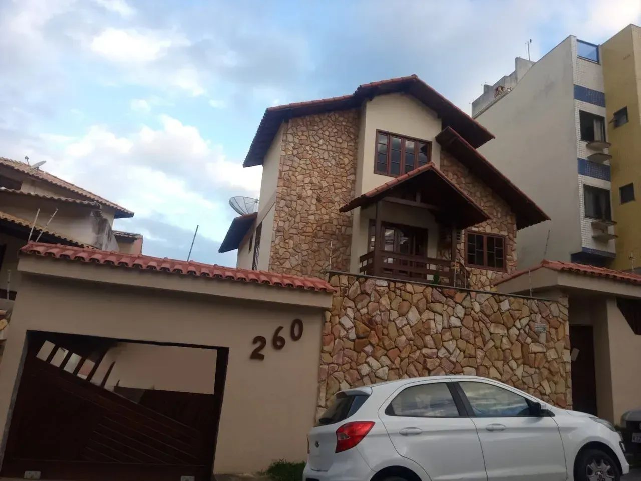 Casa no Riviera Fluminense com 4 quartos sendo 2 suites