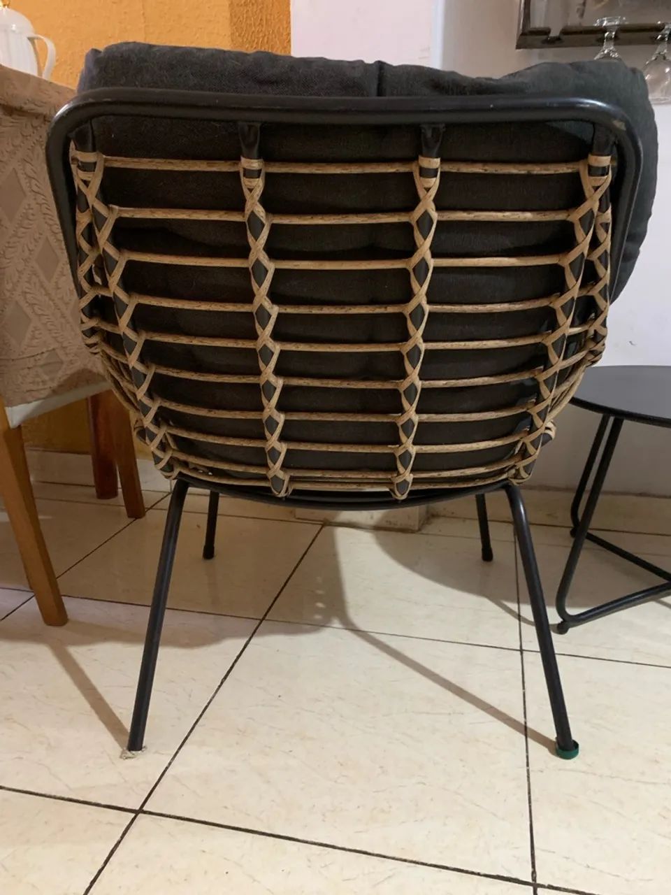 Poltrona com mesa de centro - Foto 2