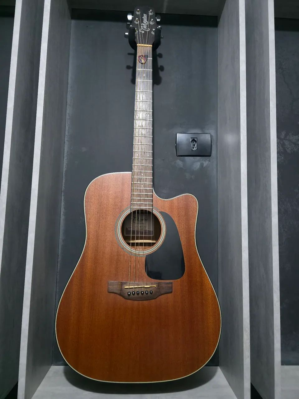 Takamine GD11