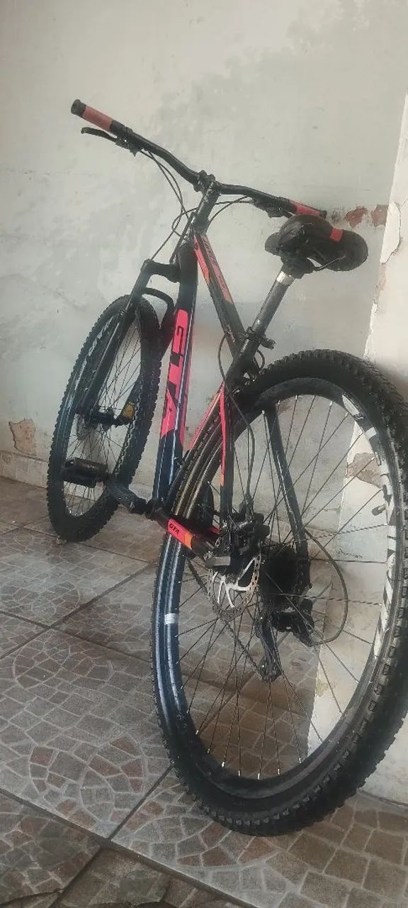 Bicicleta aro 29 semi nova 