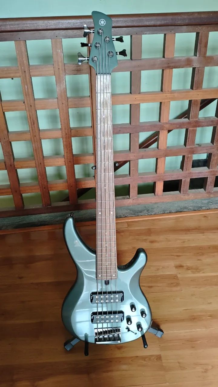 Baixo Yamaha 5c TRBX305 com bag - Foto 2
