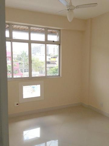 Excelente apartamento de frente com varandão, 3 quartos na Vila da Penha - Foto 15