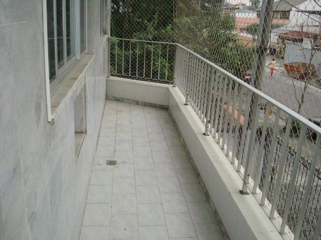 Excelente apartamento de frente com varandão, 3 quartos na Vila da Penha