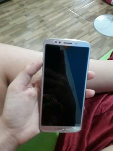 Vendo moto G6 play com pequeno trinco