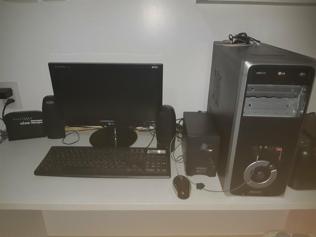 Computador e impressora multifuncional