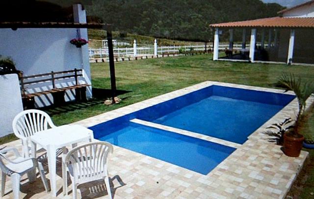Sítio 8.000m², casa 6 suítes, lago, piscina, 600m BR-324, 22km Salvador