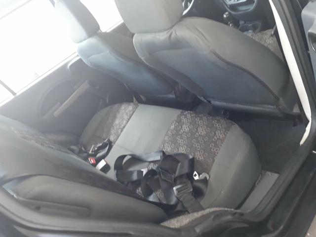 Vende Uno vivase completo 2010/2011 bem conservado,4 pneus novos todo revisado