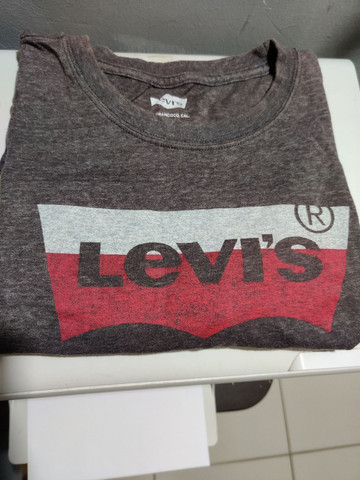 Camisas importadas semi-novas ( HOLISTER, H&M e Under Armor) - Foto 2