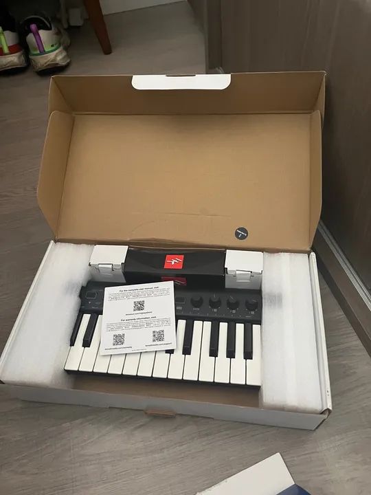 Controlador Midi IK iRig 2 mini 25