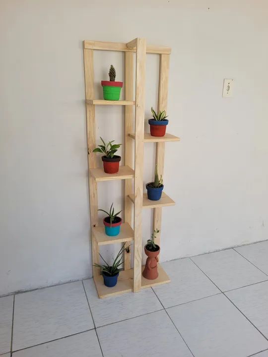 Prateleira de Madeira para Plantas