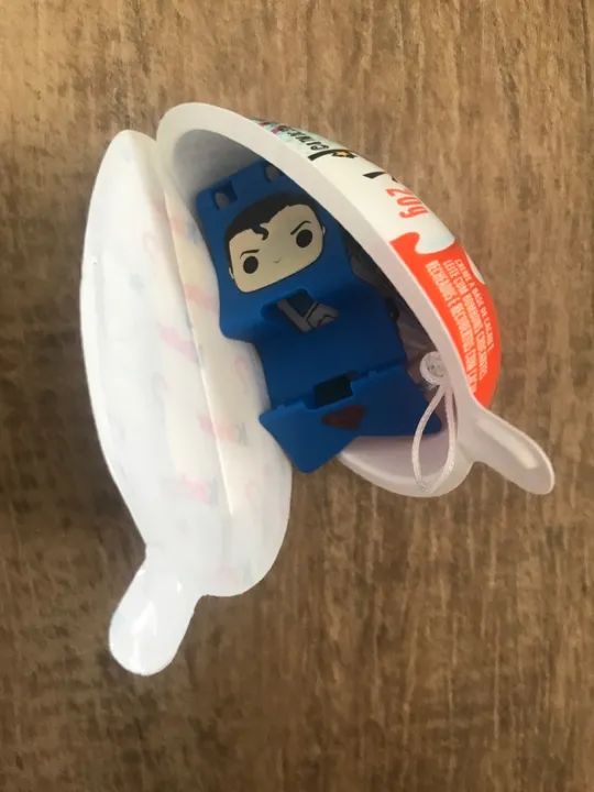 Kinder Joy DC Superman Super-Homem - Brinquedo Colecionável  - Foto 2