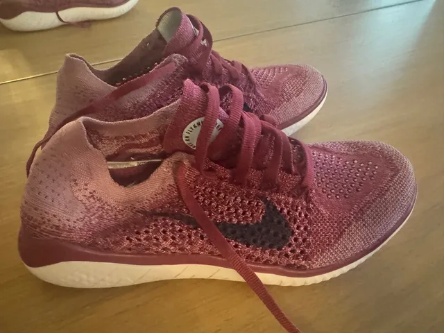 Nike free rn flyknit sales raspberry