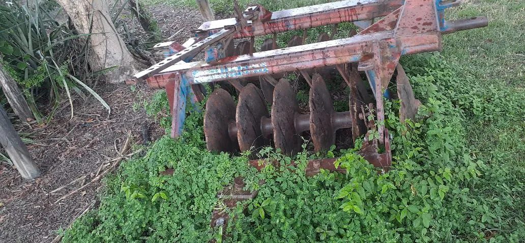 Trator CBT 2105 com lâmina e grade - Foto 6