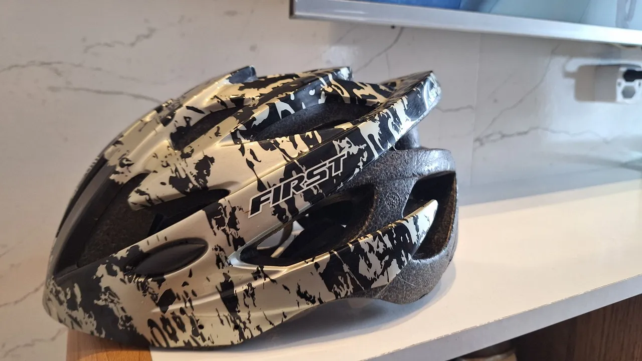 Capacete de Bicicleta First - Camuflado