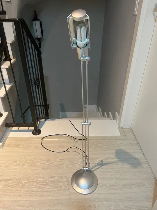 Luminária de chão moderna retrátil  - Foto 2