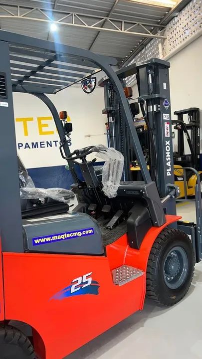 LOCAÇÃO DE EMPILHADEIRA DE 2,5 TONELADAS - Foto 4