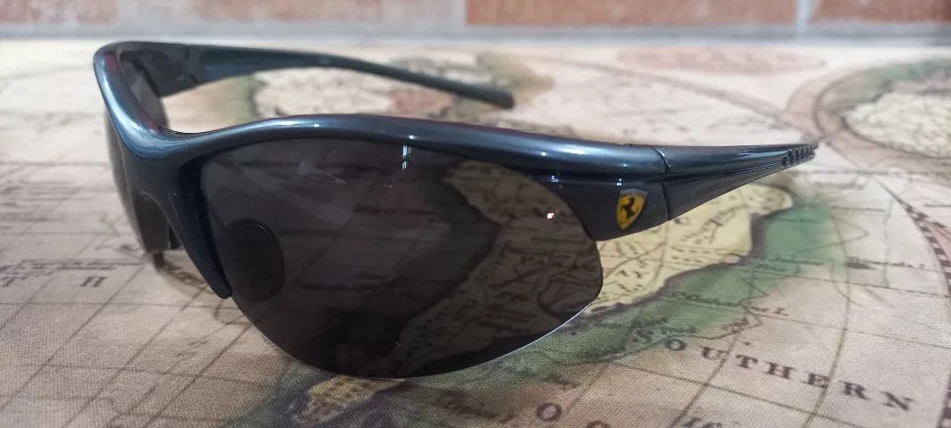 Óculos esportivo Ferrari - Foto 2