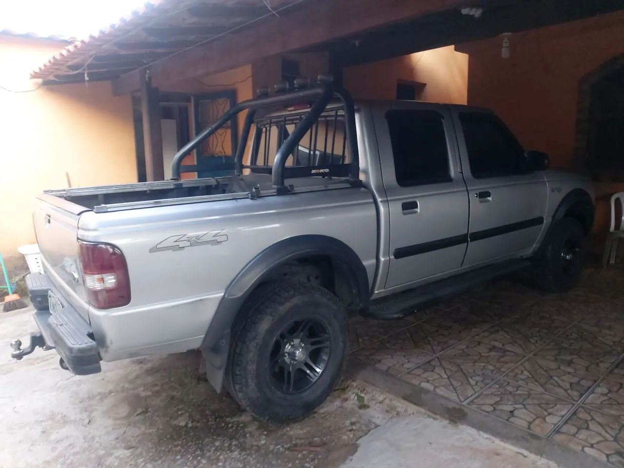 Camionete ranger cabine dupla 4x4 com manoal e cópia de chave carro de garagem  - Foto 4