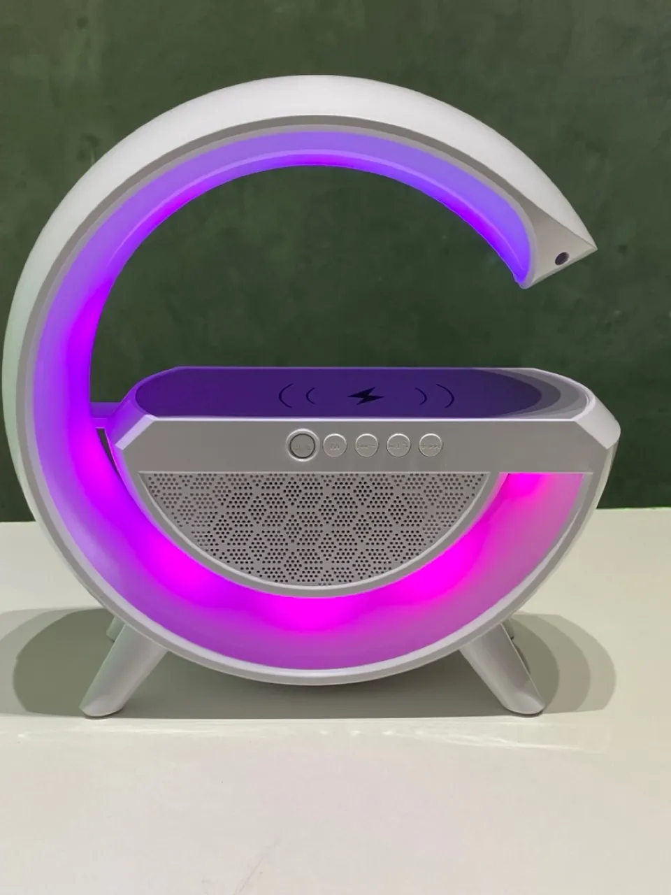 Luminária com Carregador por Indução e alto falante