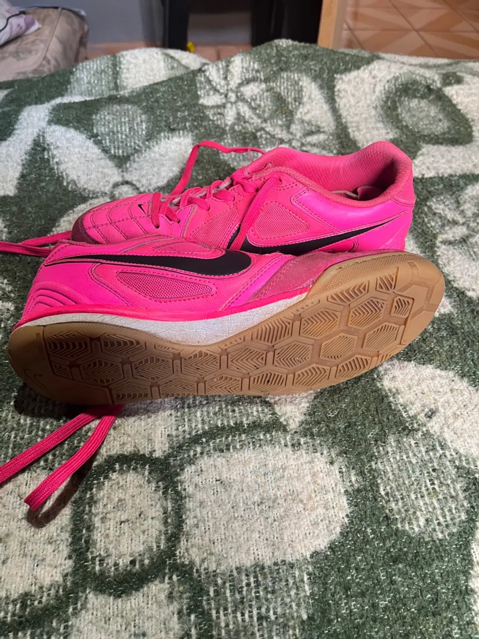 Tênis futsal Nike SB gato
