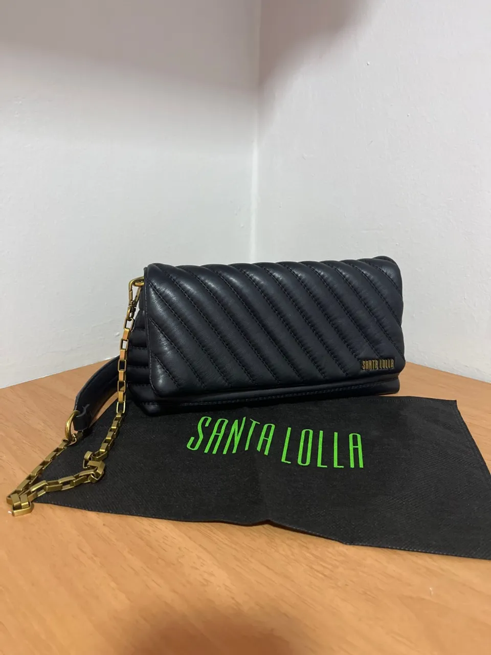 Bolsa Santa Lolla Matelassê Preta com Alça Corrente