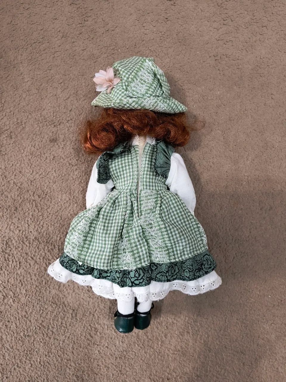 Boneca Antiga com Vestido e Chapéu - Foto 3