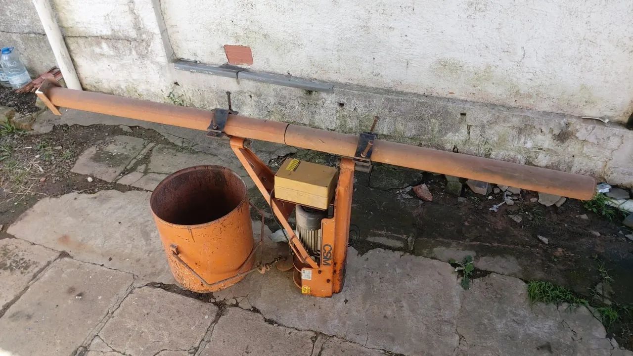 Guincho de coluna elétrico trifásico com caçamba e coluna 200kg CSM - Foto 2