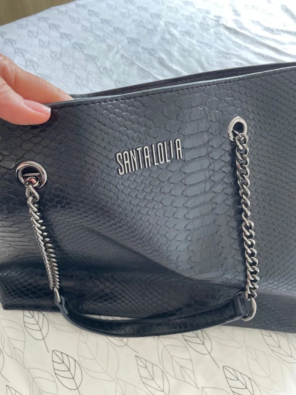 Bolsa Santa Lolla Preta couro  - Foto 4