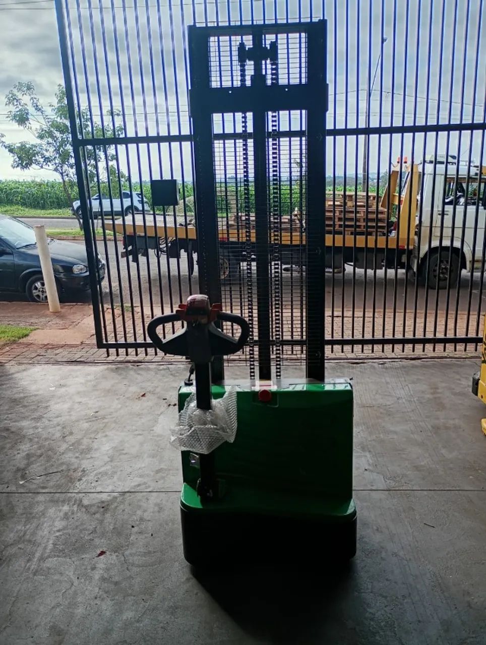 Empilhadeira Elétrica Patolada 1.500 kg  - Foto 6