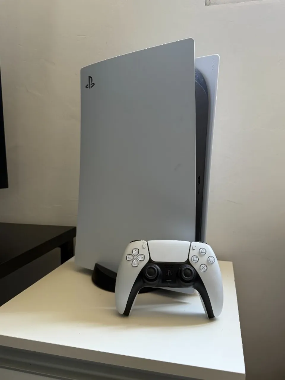 PlayStation 5 com controle extra e base de carregamento - NÃO ACEITO TROCAS