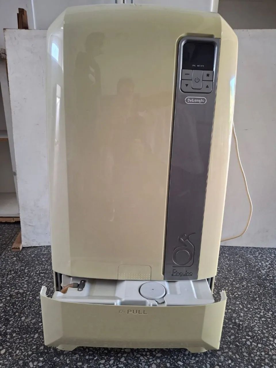 Ar condicionado 12.500 BTUs delonghi PAC we 125 semi novo. - Foto 3