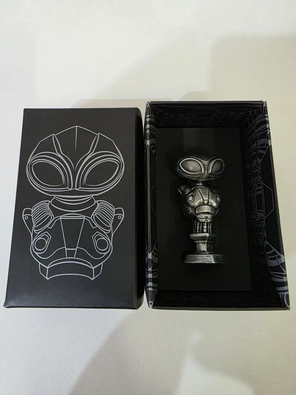 Busto Arraia Negra (Black Manta) - Omelete Box / DC / Metal - Foto 2