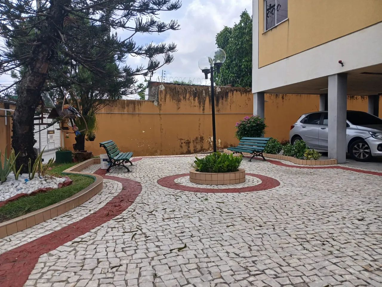 Apto. c/ exelente localização, 84m², 03 qts (02 suítes), varanda, sala, cozinha, wc social - Foto 2