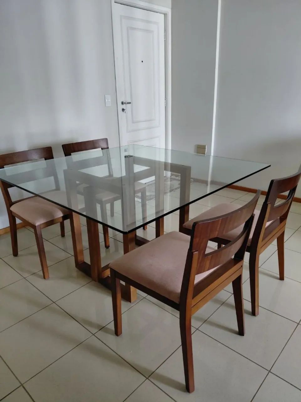 Mesa com Tampo de Vidro 4 Cadeiras