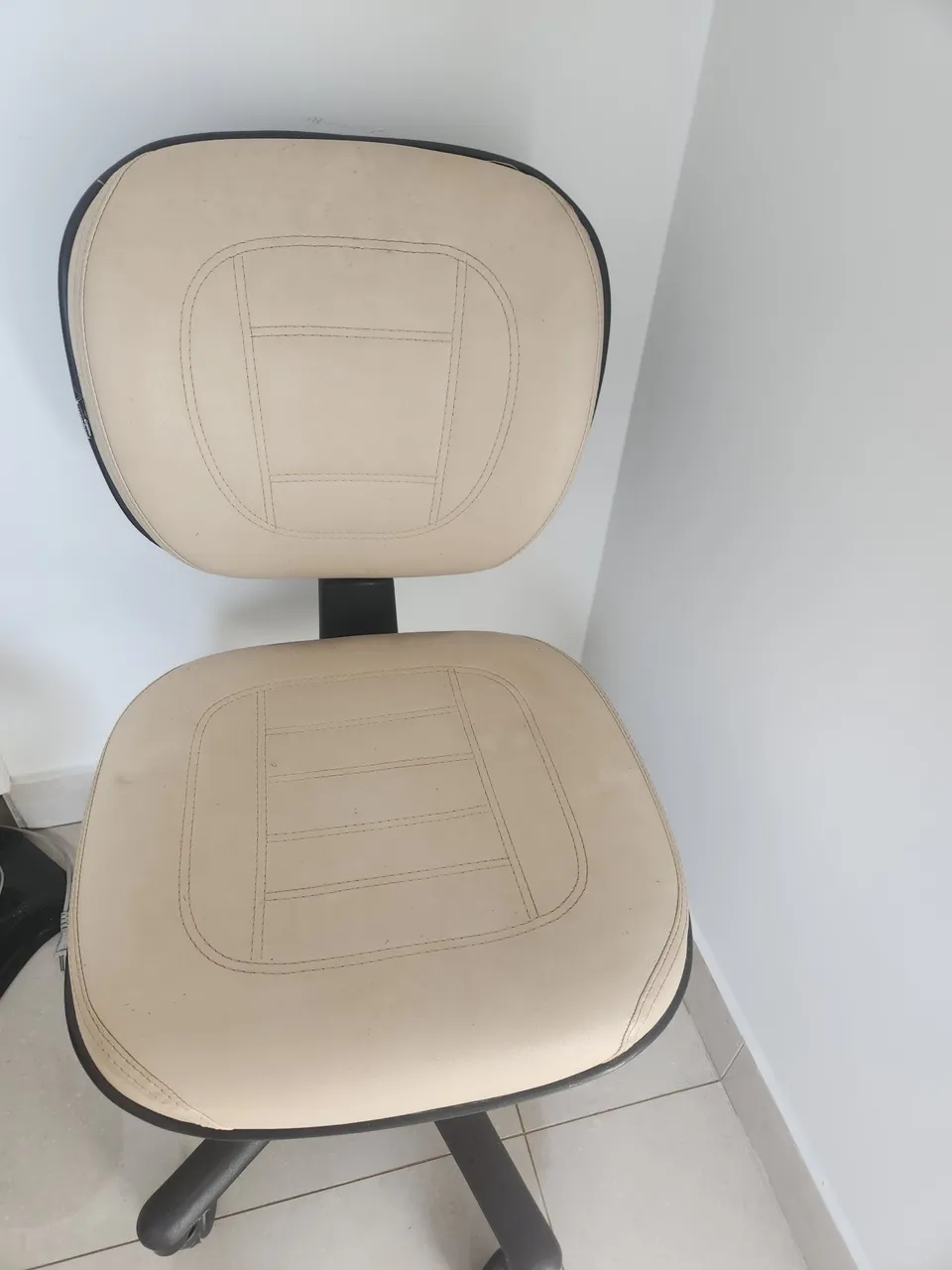 Cadeira de Escritório com Rodas Confortável