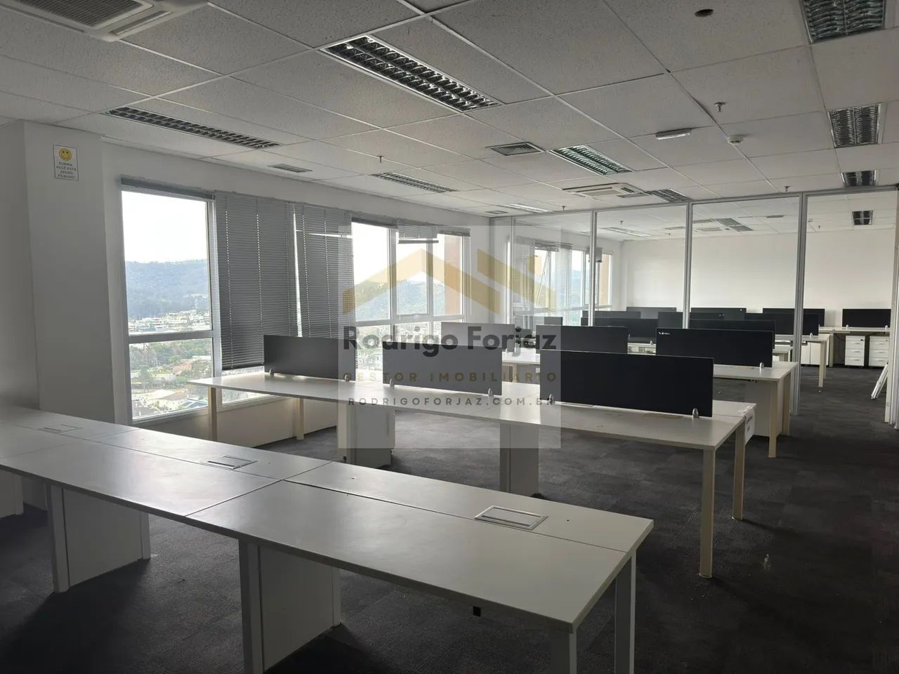 Condomínio Alpha Square - EXCELENTE SALA COMERCIAL SEMI MOBILIADA LOCAÇÃO ALPHAVILLE, A/C: - Foto 2