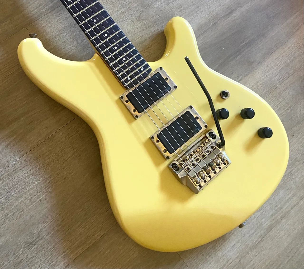 Guitarra Ibanez Roadstar RS520 - Foto 2