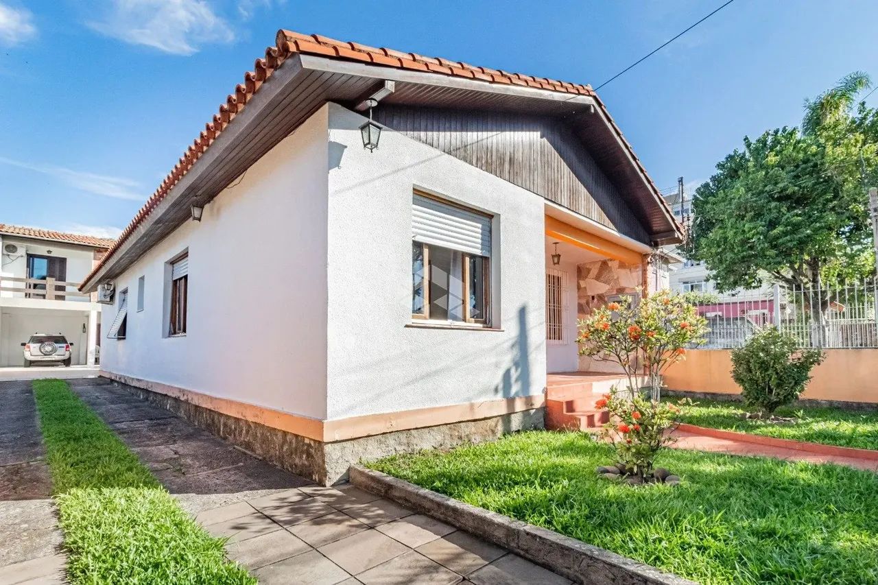 Casa térrea 3 dormitórios na Tristeza em frente Colégio Mãe de deus - Foto 2