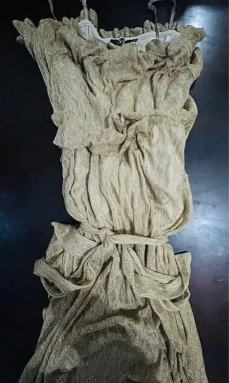 Vestido dourado longo usado 1x