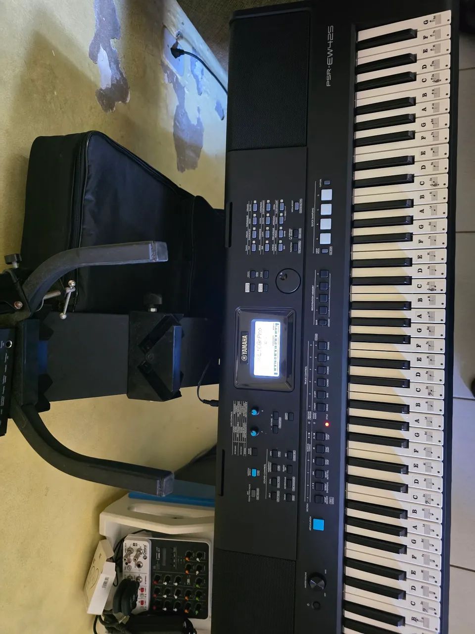 Teclado yamanha psr ew 425 7/8 - Foto 2
