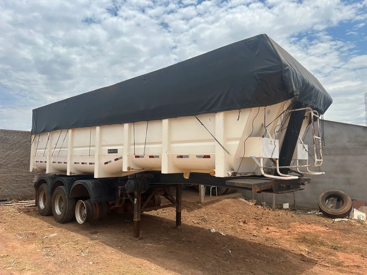 Carreta basculante caçamba Librelato 