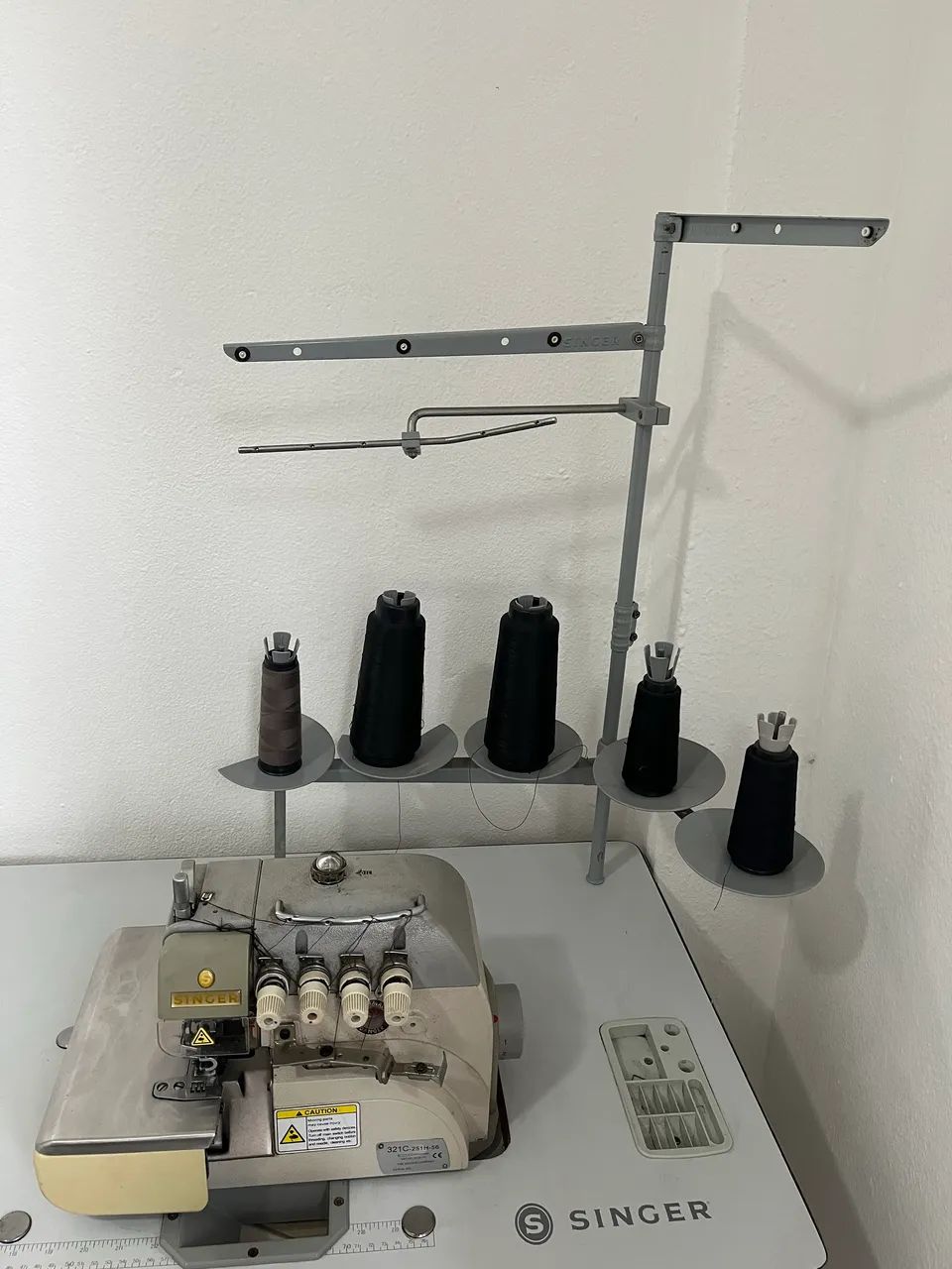 Máquina de Costura Overloque Industrial Singer 321C-251H-56 - Ótimo Estado