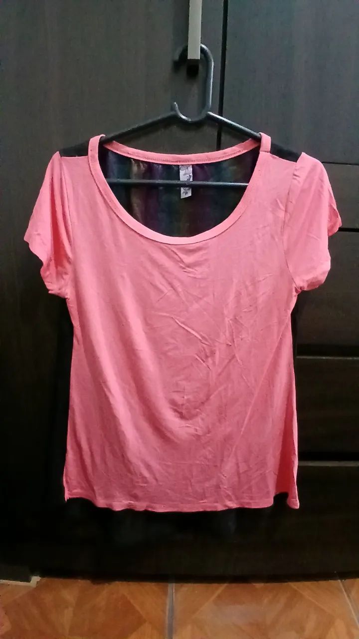 Camiseta Rosa com Detalhes - Costas Transparente