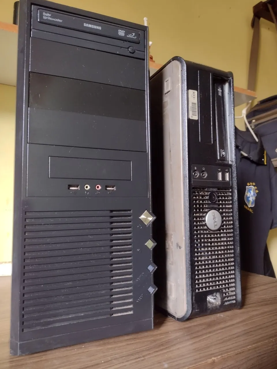 Duas CPUs pra peças ou reparo