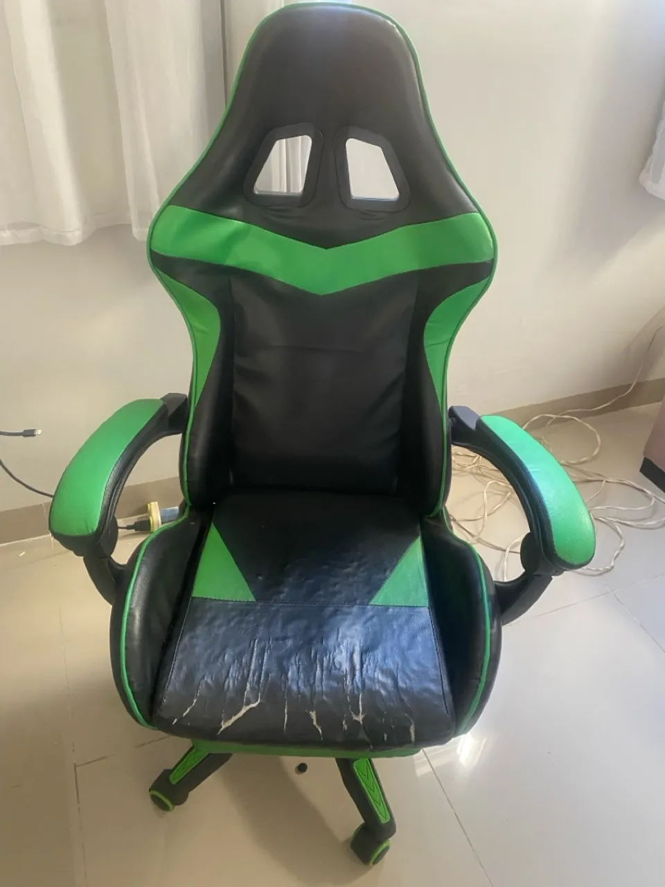 Cadeira Gamer Verde e Preta - usada