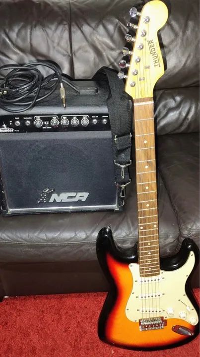 Guitarra Elétrica Thunder Plus com Amplificador